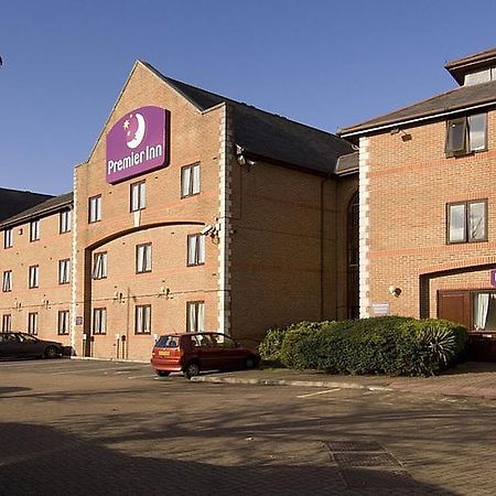 Premier Inn Guildford North - A3 エクステリア 写真