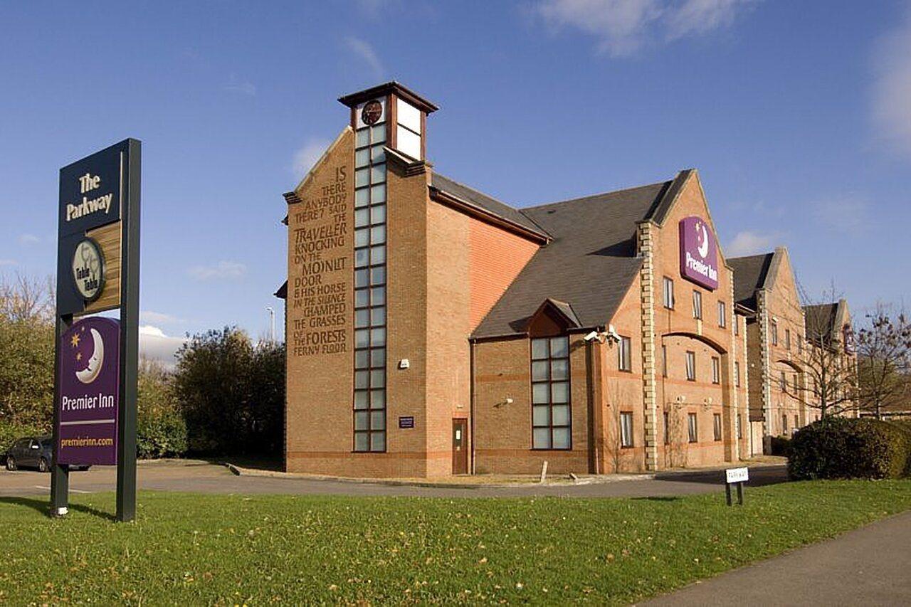Premier Inn Guildford North - A3 エクステリア 写真