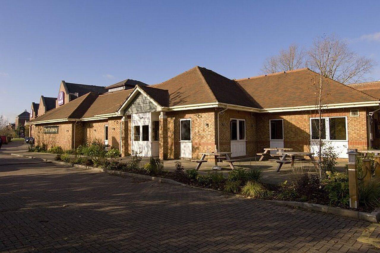 Premier Inn Guildford North - A3 エクステリア 写真