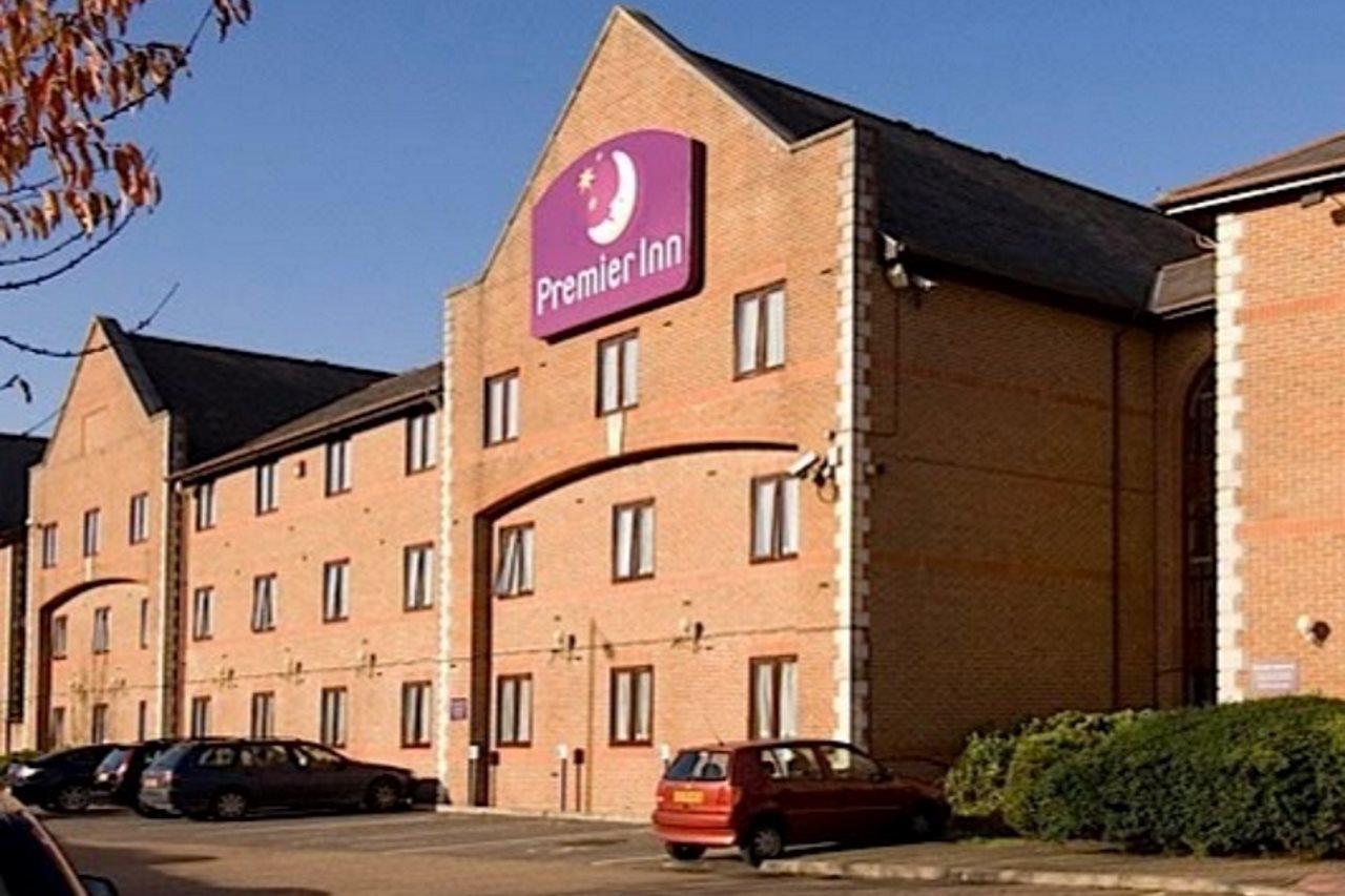 Premier Inn Guildford North - A3 エクステリア 写真