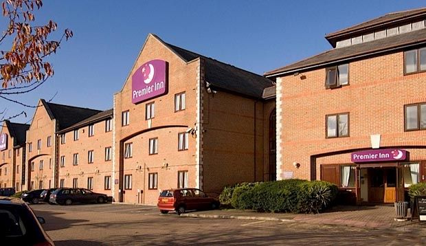 Premier Inn Guildford North - A3 エクステリア 写真