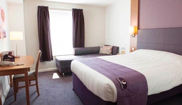 Premier Inn Guildford North - A3 エクステリア 写真