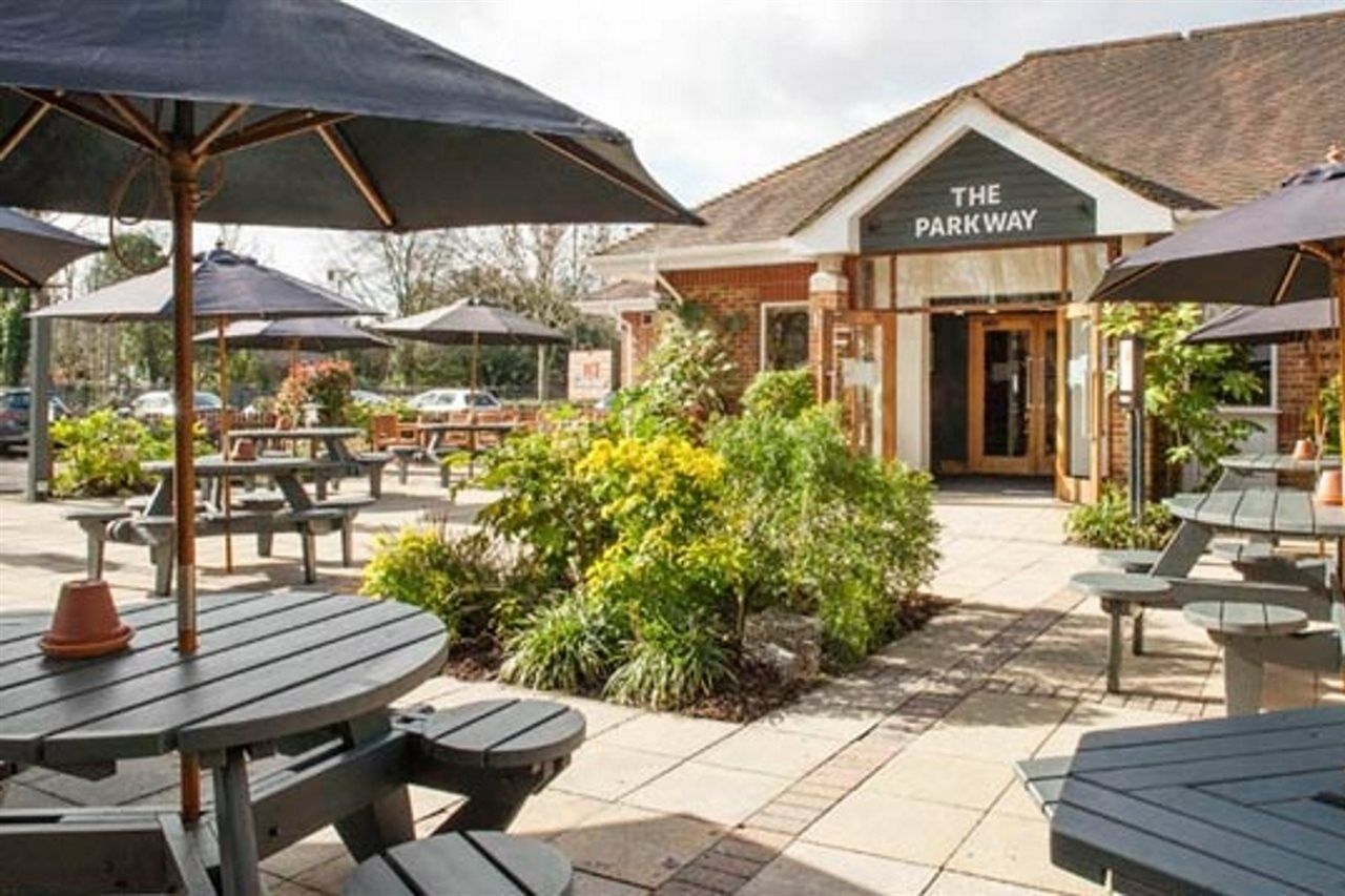 Premier Inn Guildford North - A3 エクステリア 写真