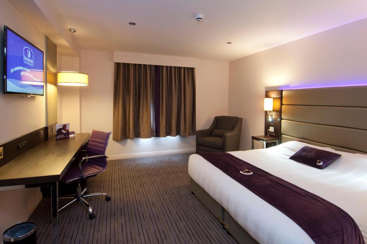Premier Inn Guildford North - A3 エクステリア 写真