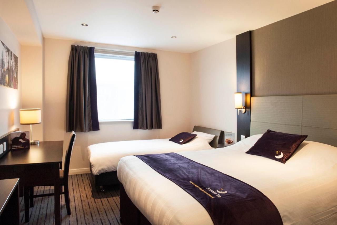 Premier Inn Guildford North - A3 エクステリア 写真