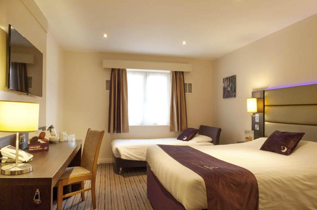Premier Inn Guildford North - A3 エクステリア 写真