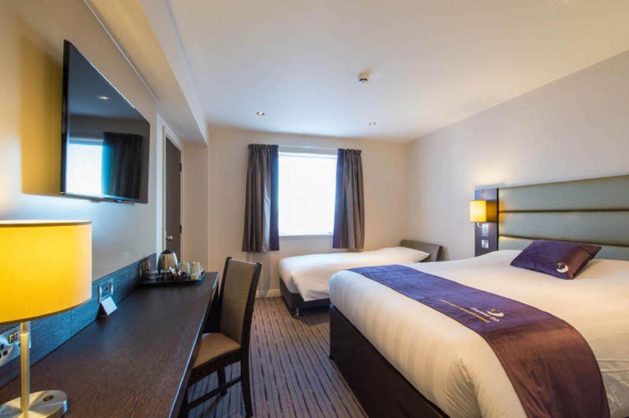 Premier Inn Guildford North - A3 エクステリア 写真