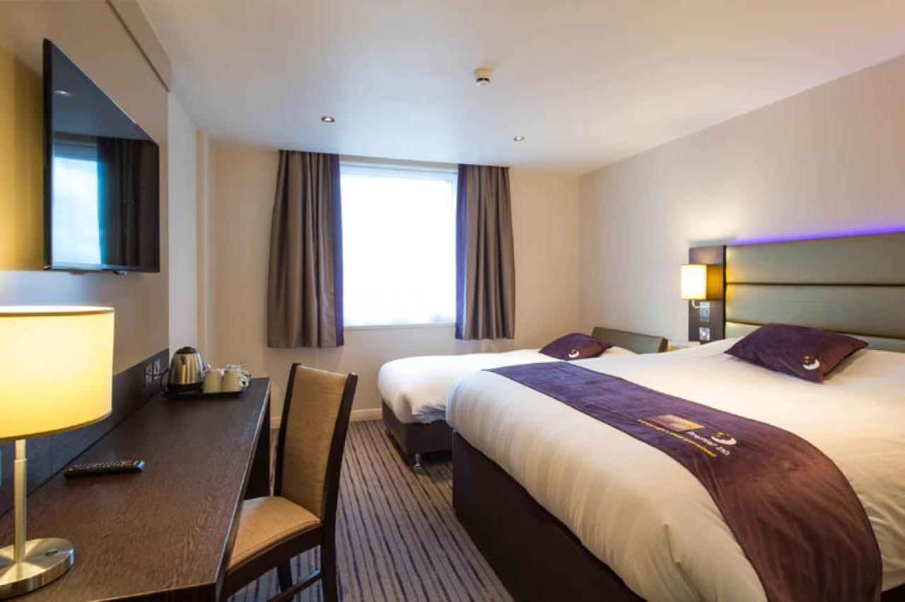 Premier Inn Guildford North - A3 エクステリア 写真